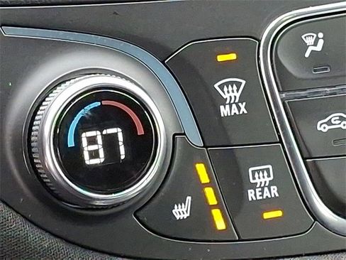 Used 2024 Chevrolet Malibu LT image 18