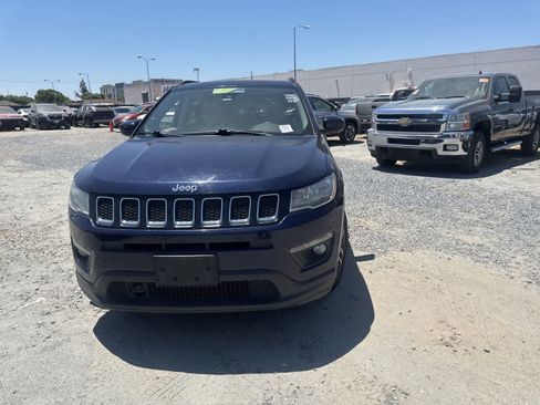 Used 2020 Jeep Compass Latitude FWD image 2