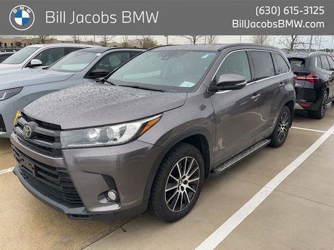 Used 2017 Toyota Highlander SE image 1