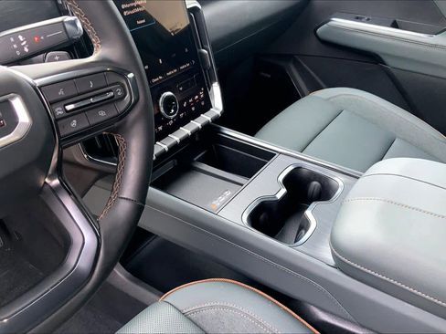 Used 2025 GMC Acadia AT4 w/ Super Cruise Package image 16