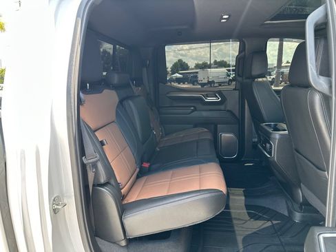 Used 2024 Chevrolet Silverado 1500 High Country w/ High Country Premium Package AWD/4WD image 18