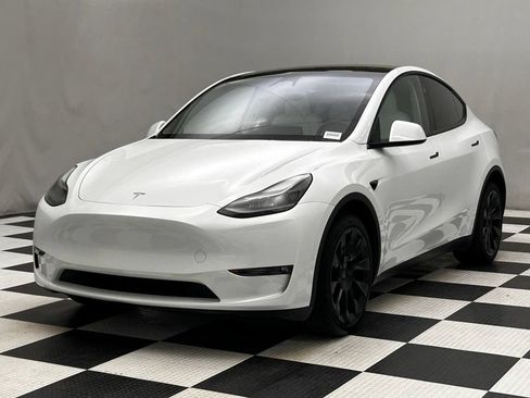 Used 2025 Tesla Model Y Long Range AWD/4WD image 4