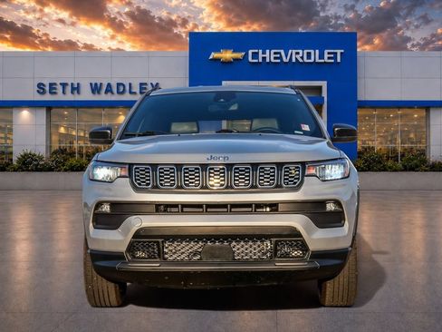 Used 2024 Jeep Compass Latitude AWD/4WD image 2