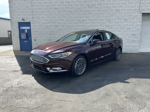 Used 2017 Ford Fusion SE w/ Fusion SE Technology Package AWD/4WD image 2