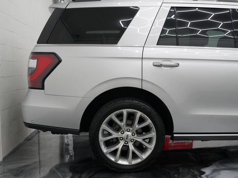 Used 2019 Ford Expedition Limited w/ Equipment Group 302A AWD/4WD image 7