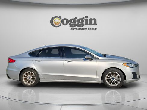 Used 2019 Ford Fusion SE FWD image 5