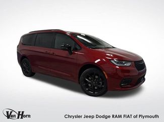 New 2026 Chrysler Pacifica Select video 1