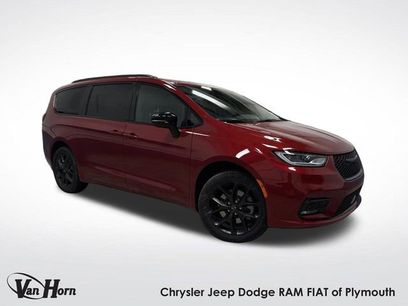 New 2026 Chrysler Pacifica Select