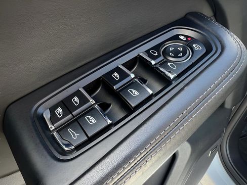 Used 2017 Porsche Macan Turbo image 43