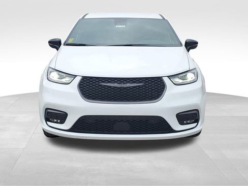 New 2026 Chrysler Pacifica Select image 2