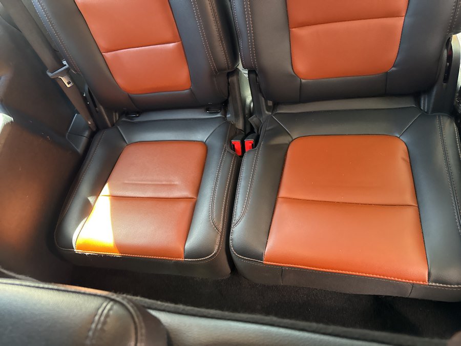 Used 2019 Ford Explorer XLT w/ Equipment Group 202A AWD/4WD image 23