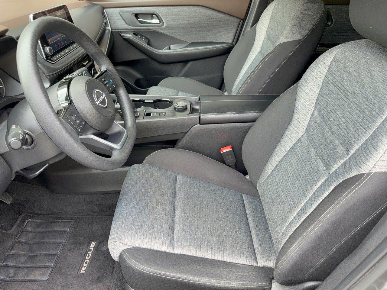 Used 2023 Nissan Rogue SV AWD/4WD image 5