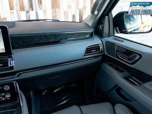 Used 2019 Lincoln Navigator Reserve image 21