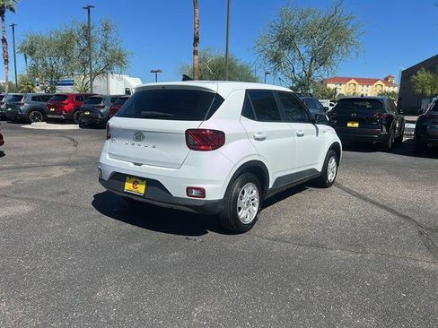 Used 2021 Hyundai Venue SE image 8