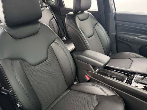 New 2026 Jeep Compass Latitude image 18