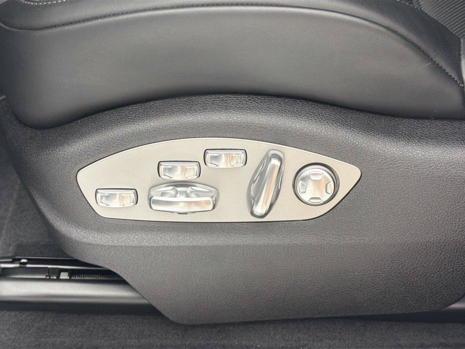 Certified 2025 Porsche Macan S AWD/4WD image 32