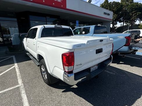 Used 2017 Toyota Tacoma SR5 w/ Tow Package AWD/4WD image 3
