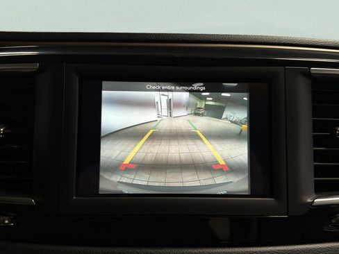 Used 2018 Chrysler Pacifica Touring-L FWD image 26