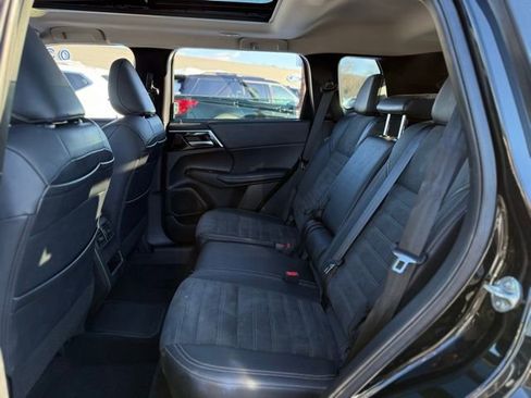 Used 2023 Mitsubishi Outlander SE image 17
