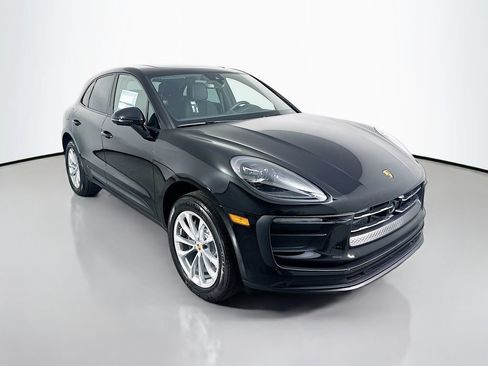 Certified 2026 Porsche Macan AWD/4WD image 7