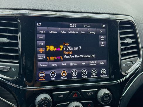 Used 2020 Jeep Grand Cherokee Limited w/ Luxury Group II image 11