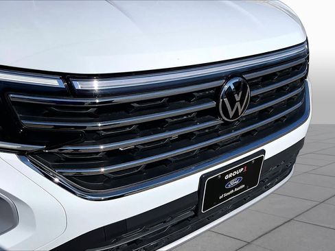 Used 2025 Volkswagen Atlas SE FWD image 30