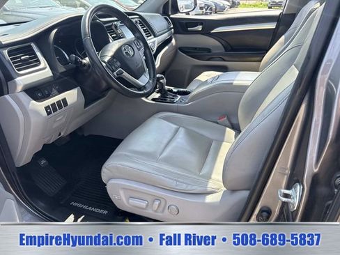 Used 2018 Toyota Highlander XLE AWD/4WD image 20
