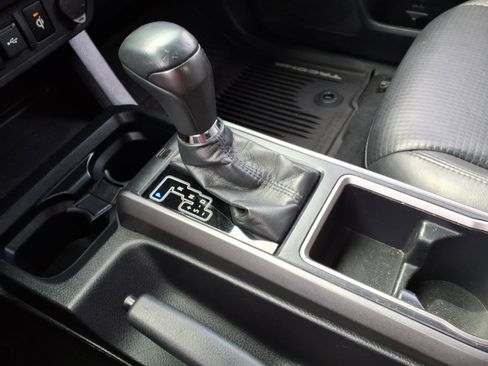 Used 2020 Toyota Tacoma TRD Off-Road w/ TRD Premium Off Road Package image 38