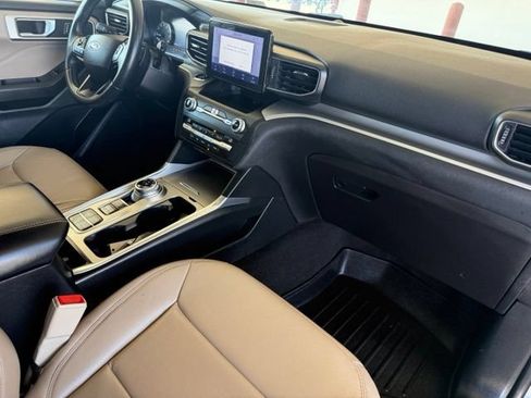 Used 2020 Ford Explorer XLT w/ Equipment Group 202A RWD image 12