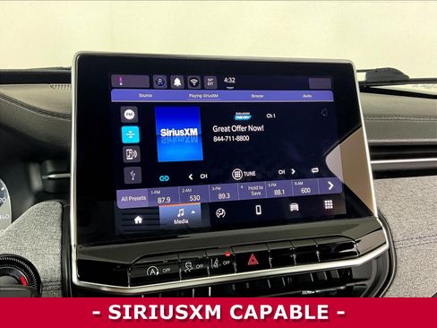 Used 2024 Jeep Compass Latitude AWD/4WD image 15