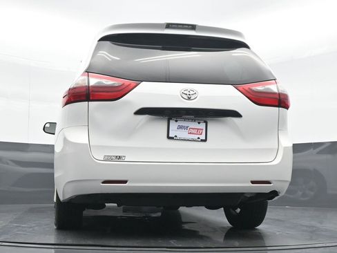 Used 2020 Toyota Sienna L image 19