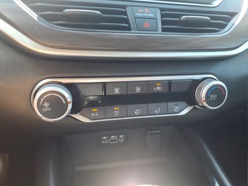 Used 2024 Nissan Altima 2.5 SV FWD image 20
