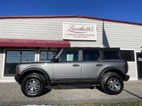 Used 2022 Ford Bronco Badlands image 1