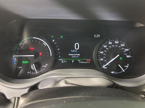 Used 2025 Toyota Sienna XLE w/ XLE Plus Package FWD image 3