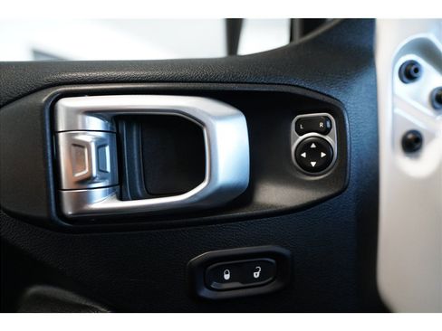 Used 2020 Jeep Gladiator Rubicon AWD/4WD image 18