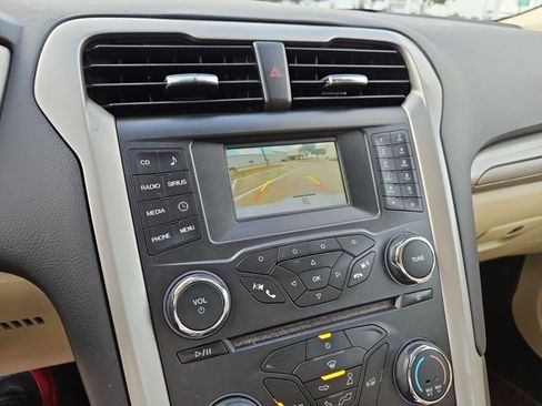 Used 2015 Ford Fusion SE FWD image 11