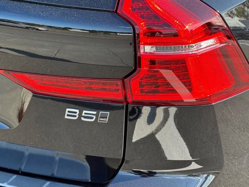 Used 2024 Volvo XC60 B5 Plus w/ Protection Package Premier AWD/4WD image 13