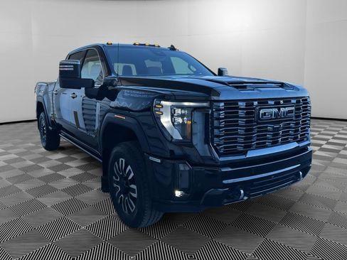 Used 2024 GMC Sierra 3500 Denali Ultimate AWD/4WD image 3