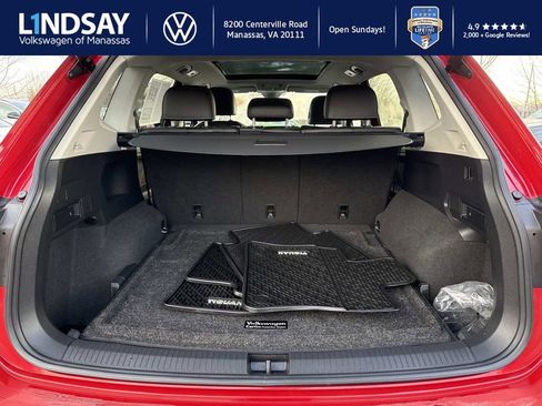 Used 2022 Volkswagen Tiguan SE w/ Panoramic Sunroof Package image 11