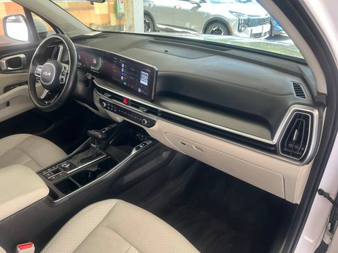 Certified 2024 Kia Sorento S w/ Panoramic Sunroof Package FWD image 21