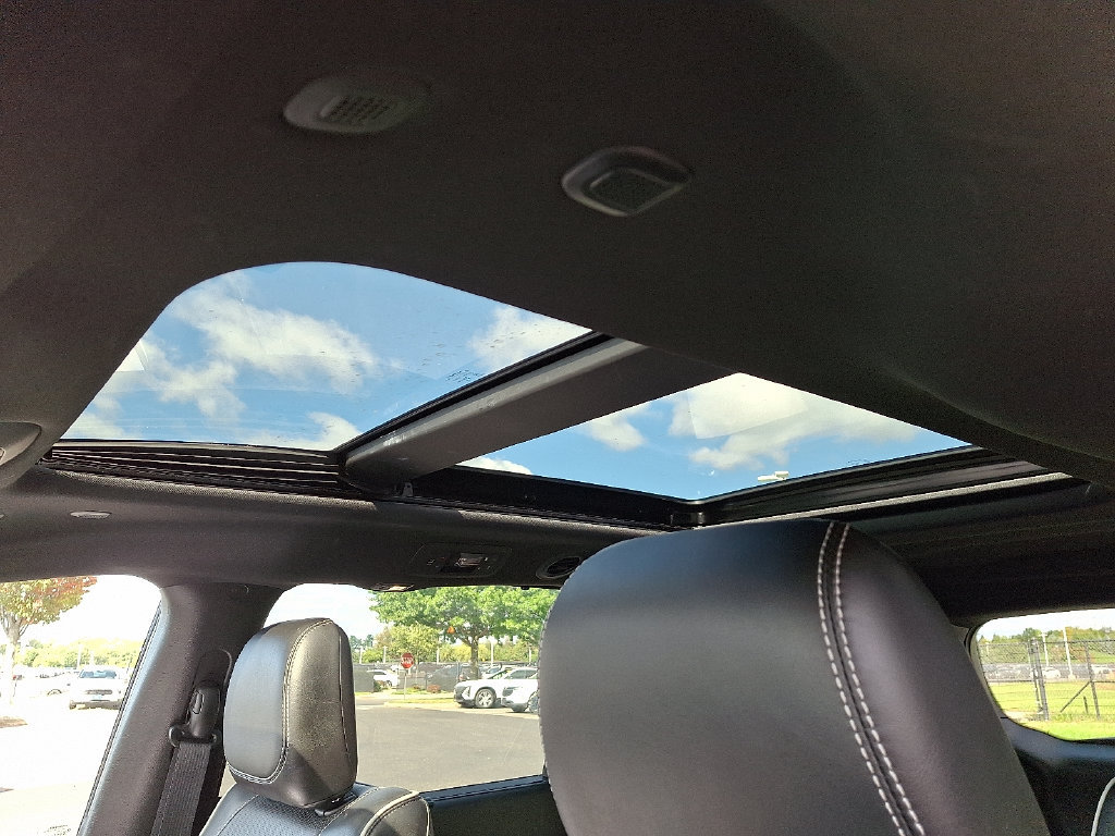 Used 2023 Chrysler Pacifica Limited w/ S Appearance Package FWD image 17