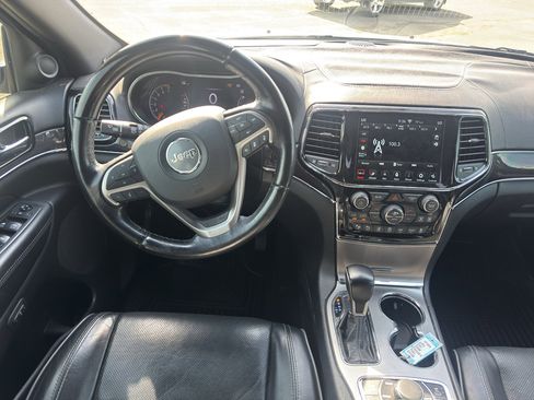 Used 2020 Jeep Grand Cherokee Overland AWD/4WD image 12