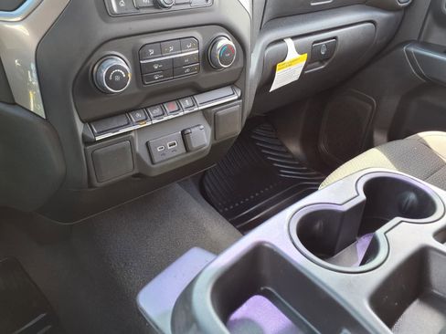 Used 2022 Chevrolet Silverado 1500 Custom image 25