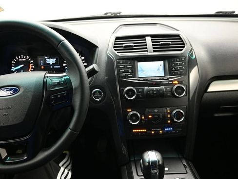 Used 2019 Ford Explorer XLT FWD image 19