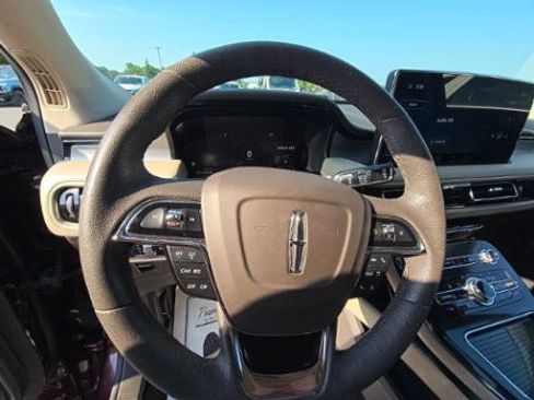 Used 2023 Lincoln Nautilus FWD w/ Premium Package image 9