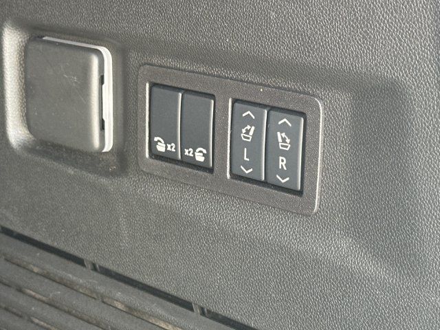 Used 2025 Chevrolet Tahoe Premier AWD/4WD image 6