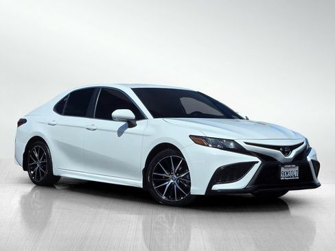 Used 2024 Toyota Camry SE FWD image 2