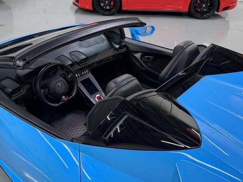 Used 2020 Lamborghini Huracan EVO RWD image 27