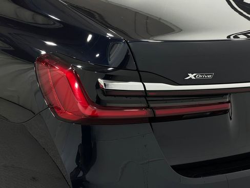 Used 2021 BMW 750i xDrive w/ Executive Package image 35