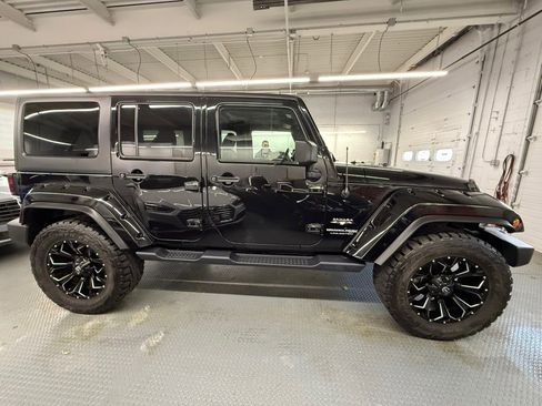 Used 2018 Jeep Wrangler Unlimited Sahara w/ Connectivity Group image 6